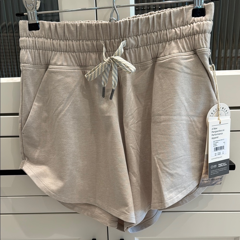 Vuori Women's Halo Performance Short 2.0 Ecru Heather